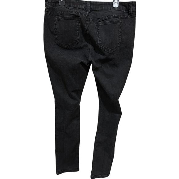 Torrid Skinny Jeans Womens Size 12 Black Distressed Stretch Denim Ripped Pants - Picture 2 of 4